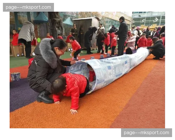 巴黎圣日耳曼青训营举办社区开放日，百名小球员参与体验课程