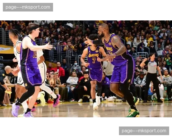 尼克·沃克的爆发成为里夫斯估值关键，湖人面临续约抉择